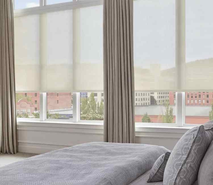 Qué problemas resuelve el lavado de cortinas enrollables y por qué aparecen con el tiempo